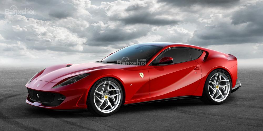 "Siêu ngựa" Ferrari 812 Superfast có giá 13,8 tỷ đồng tại Úc .