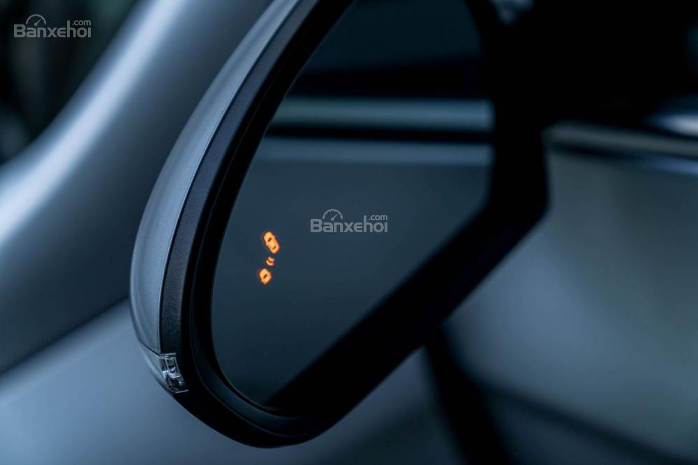 Hyundai Ioniq Hybrid 2017 được trang bị công nghệ cảnh báo điểm mù a1