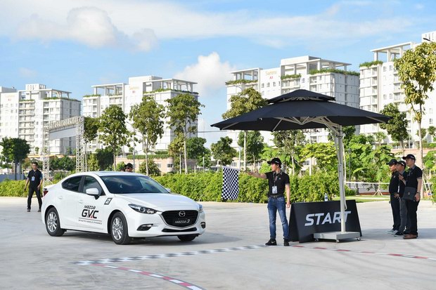 Xe được trang bị GVC có thể giải quyết các góc cua tốt hơn Xe được trang bị GVC có thể giải quyết các góc cua tốt hơn.