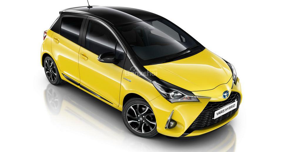 Toyota Yaris Yellow Bi-Tone Edition lên kệ tại Anh.