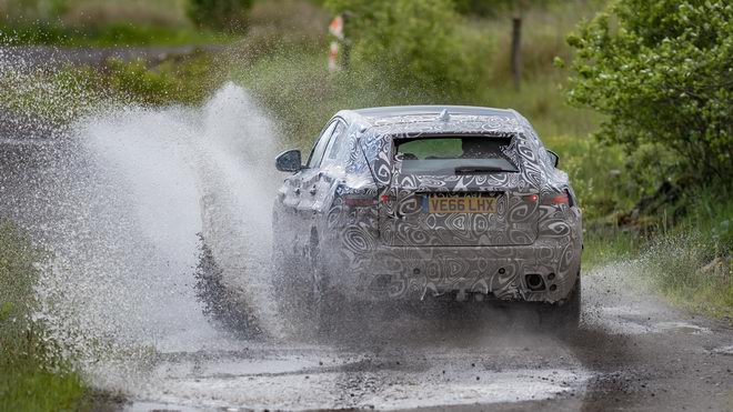 E-Pace trải qua các bài kiểm tra "hell" và "high water".