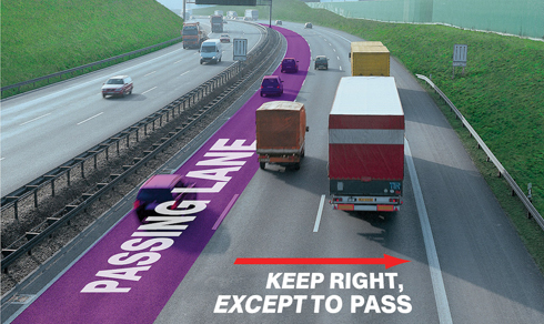 Chạy xe ở làn dành cho xe vượt Chạy xe ở làn dành cho xe vượt.