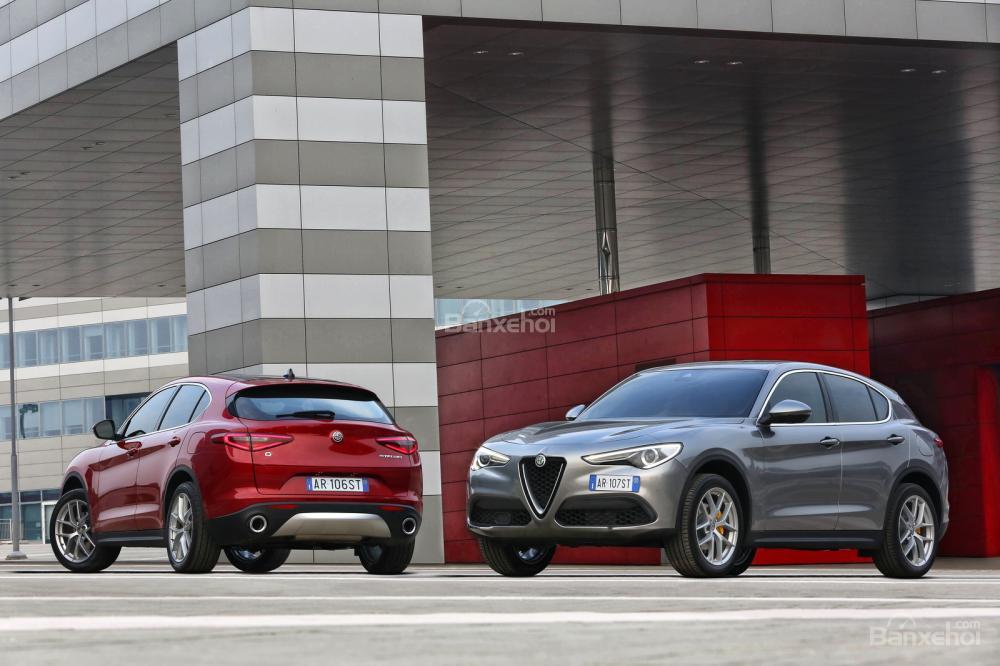 SUV hạng sang Ý Alfa Romeo Stelvio chốt giá hơn 1 tỷ đồng.