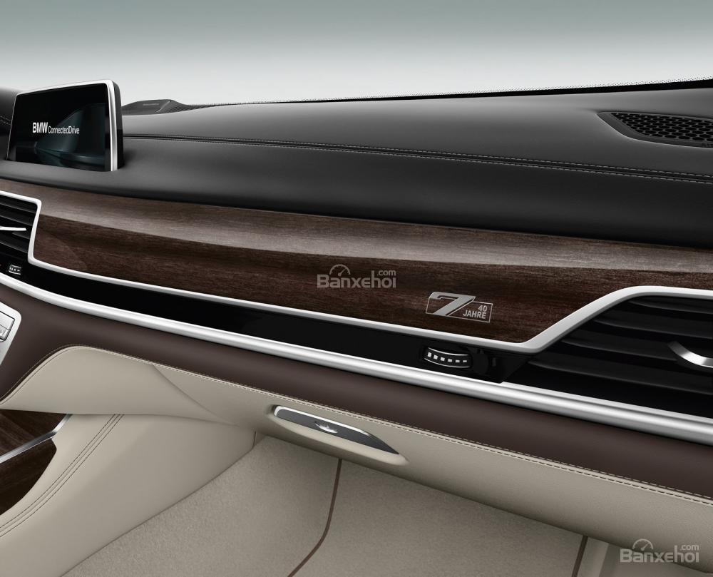 Vén màn BMW 7-Series Edition 40 Jahre phiên bản kỷ niệm 3