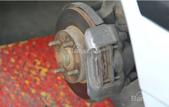 Hướng dẫn chọn má phanh phù hợp cho xe ô tô  a12