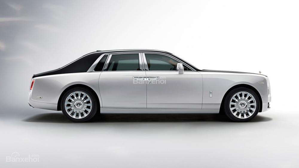 So sánh Rolls-Royce Phantom 2018 thế hệ mới và cũ về thiết kế thân xe 1 So sánh Rolls-Royce Phantom 2018 thế hệ mới và cũ về thiết kế thân xe a1