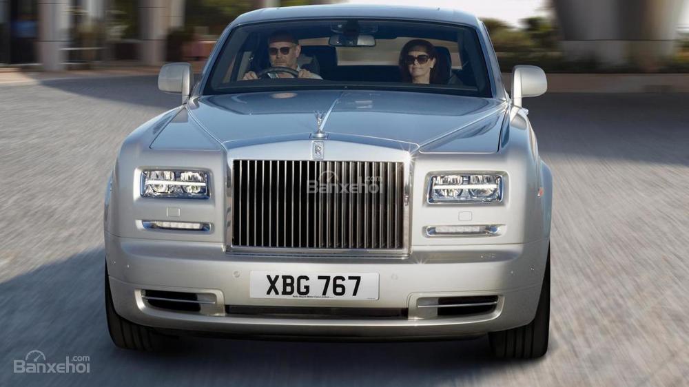 So sánh Rolls-Royce Phantom 2018 thế hệ mới và cũ về thiết kế đầu xe 2 So sánh Rolls-Royce Phantom 2018 thế hệ mới và cũ về thiết kế đầu xe a2