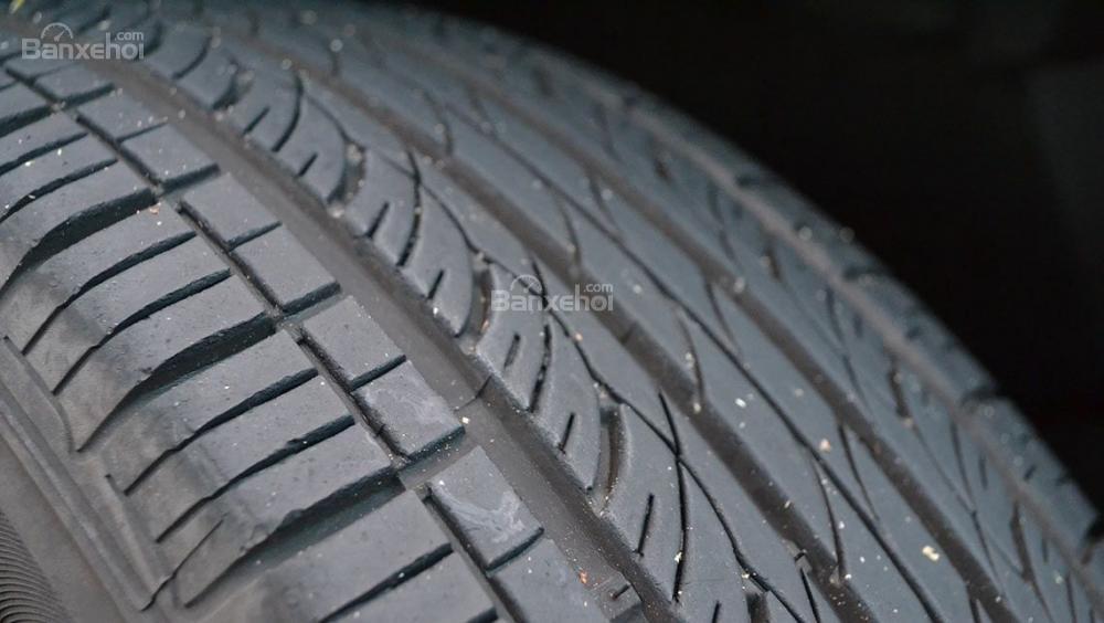 Đâu là thời điểm cần thay mới lốp xe ô tô? a1