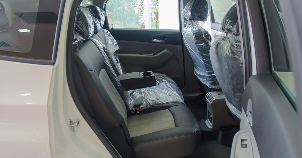 So sánh xe Suzuki Ertiga 2017 và Chevrolet Orlando 2016 về ghế ngồi 4