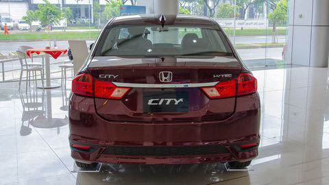 Đánh giá xe Honda City 2017: Đuôi xe.