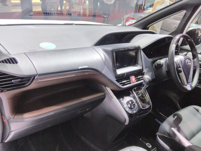 Hình ảnh mẫu Toyota Voxy 2017 4.