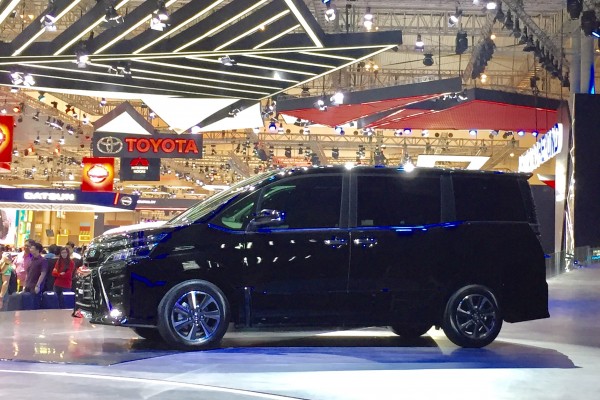 Hình ảnh mẫu Toyota Voxy 2017 2.