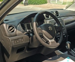 So sánh xe Chevrolet Trax 2017 và Suzuki Vitara 2016: Nội thất 2.