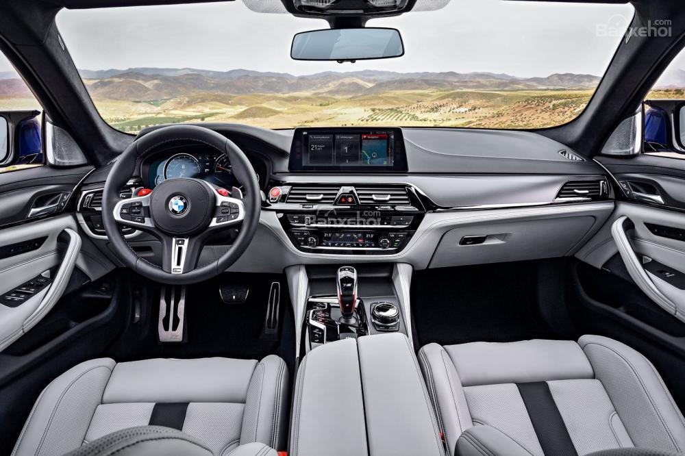 Thiết kế khoang nội thất BMW M5 2018.