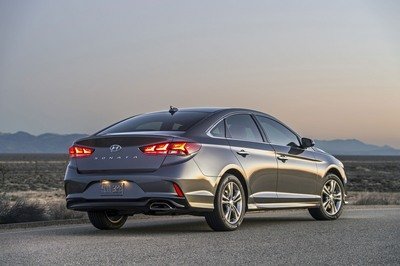 Đánh giá xe Hyundai Sonata 2018: Đuôi xe.