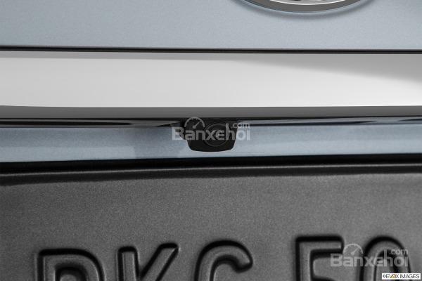 Đánh giá xe Acura RDX 2017: Camera sau.