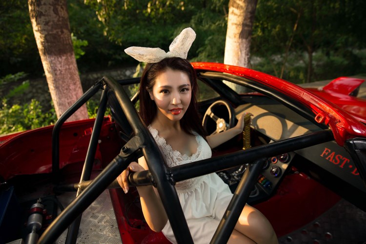 Hotgirl nhí nhảnh bên Mazda MX-5 8.