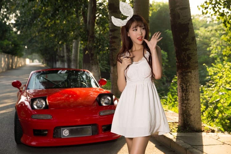 Hotgirl nhí nhảnh bên Mazda MX-5 7.