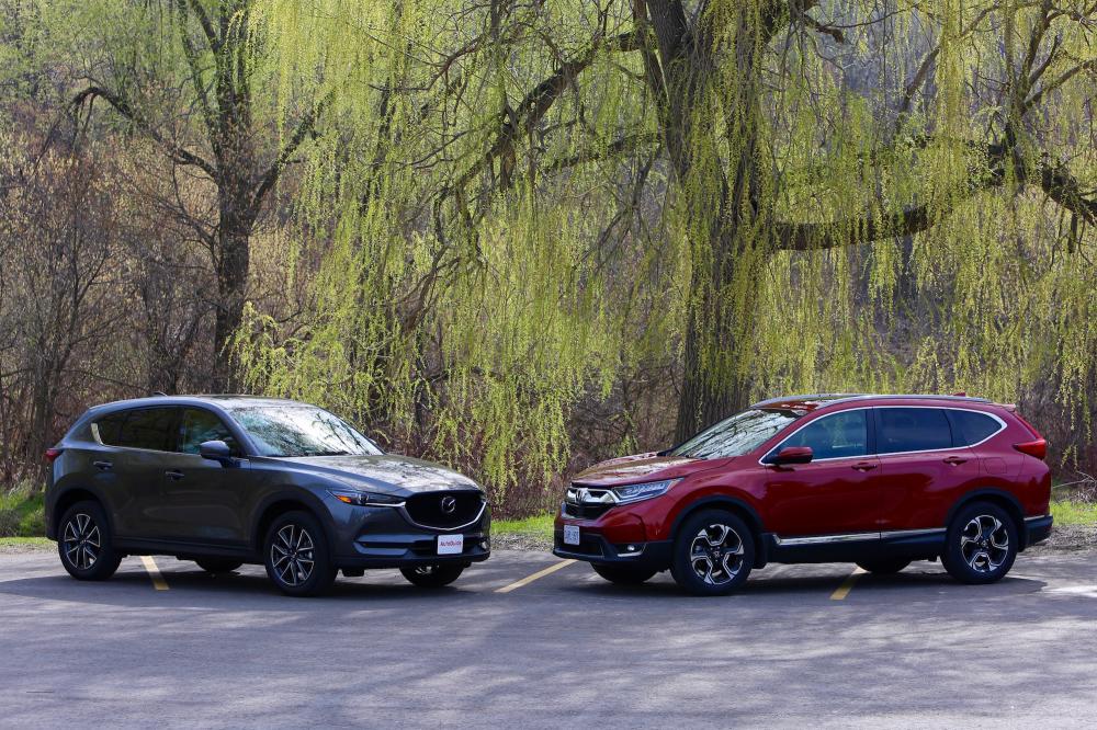 Hình ảnh Mazda CX-5 và Honda CR-V a1