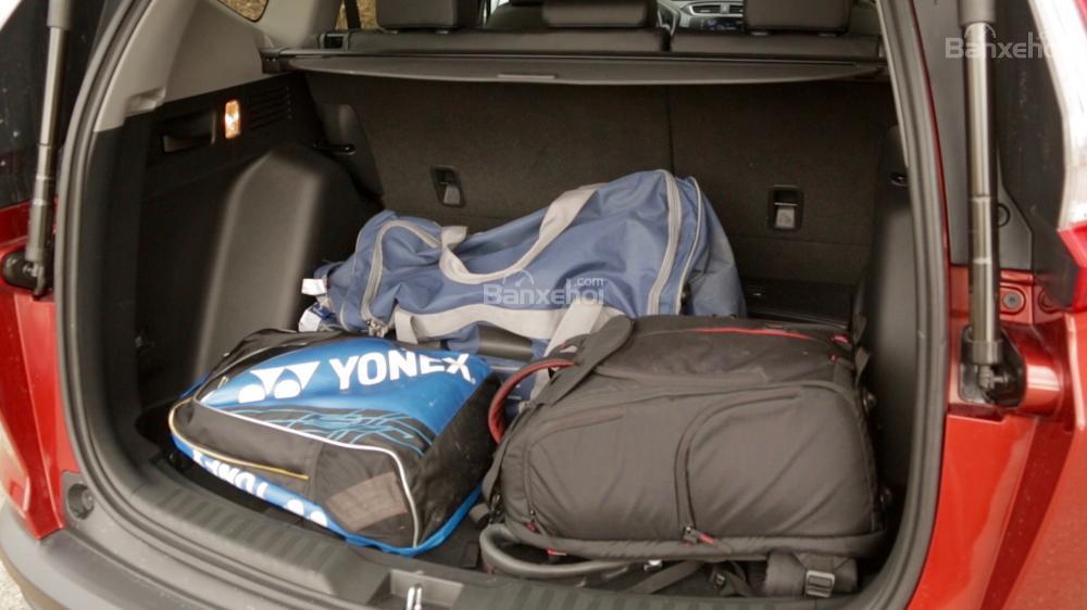 Honda CR-V 2017 sở hữu khoang hành lý "vô địch" trong phân khúc với 1110 lít.