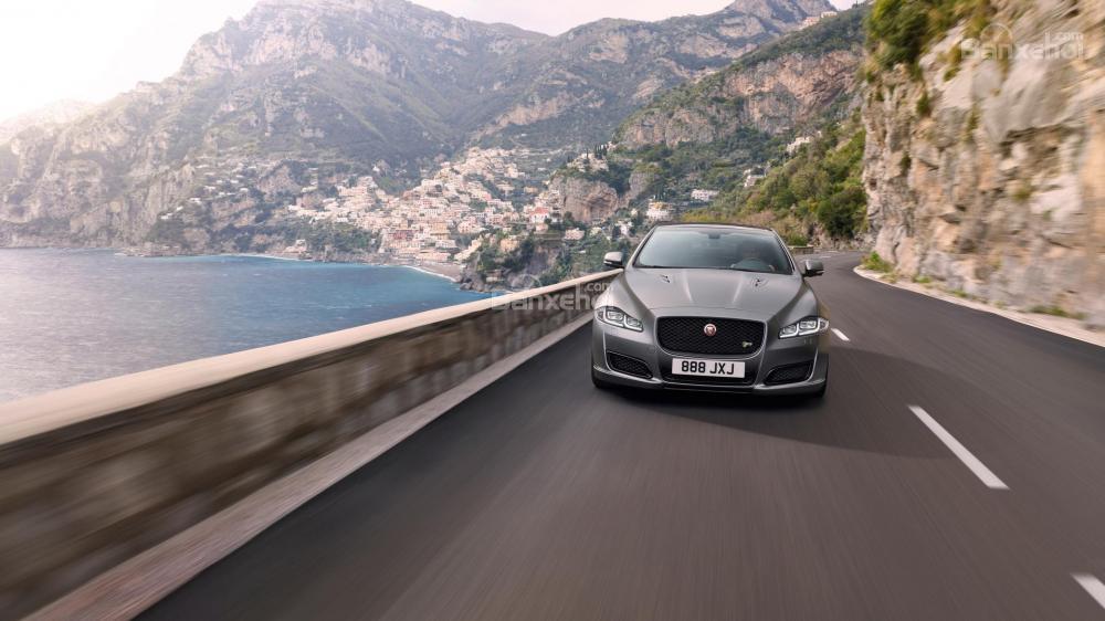 Jaguar XJR575 - Siêu sedan công bố giá 2,78 tỷ đồng tại Mỹ.