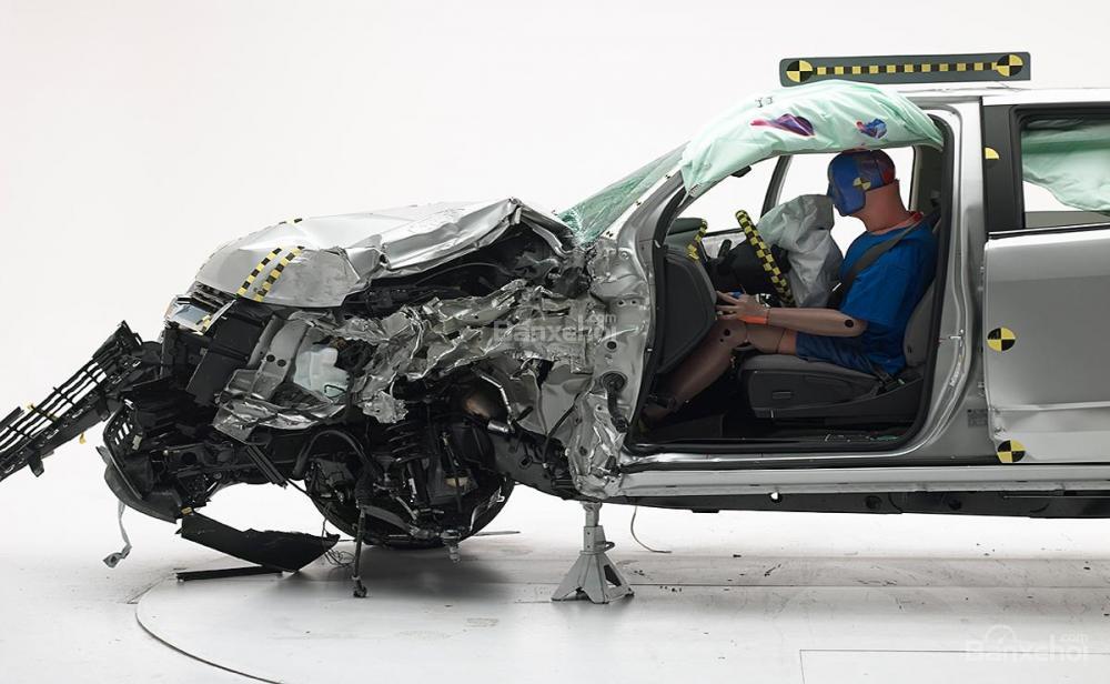 Bán tải cỡ trung của Toyota, Chevy và GMC đạt điểm an toàn cao của IIHS.