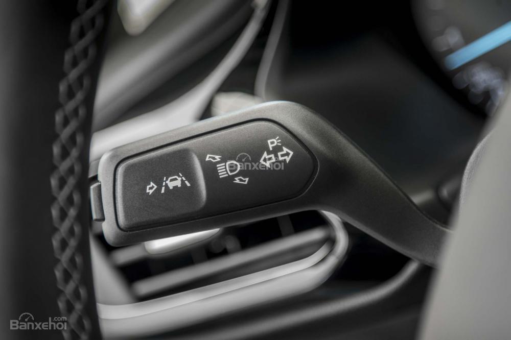 Đánh giá xe Ford Fiesta 2018 về vô-lăng a1