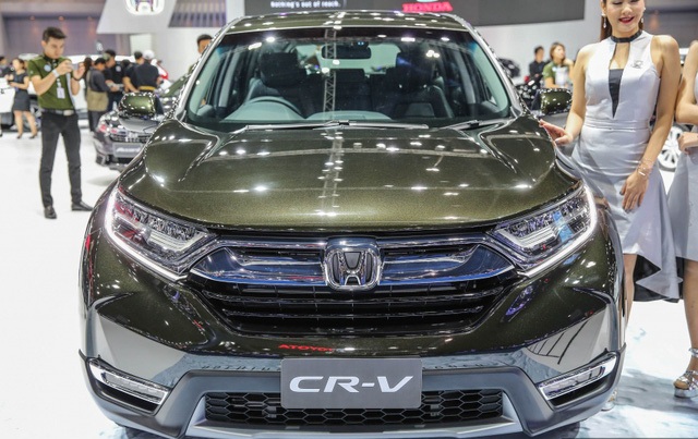 Đánh giá xe Honda CR-V 2018 bản 7 chỗ: Đầu xe có một số điểm khác biệt với bản 5 chỗ Đánh giá xe Honda CR-V 2018 bản 7 chỗ: Đầu xe có một số điểm khác biệt với bản 5 chỗ.