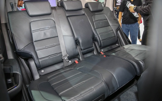 Đánh giá xe Honda CR-V 2018 bản 7 chỗ: Hàng ghế thứ 2.
