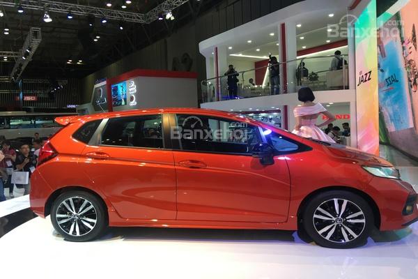 Đánh giá xe Honda Jazz/Fit 2018: Thân xe với phong cách của một chiếc hatchback cỡ nhỏ Đánh giá xe Honda Jazz/Fit 2018: Thân xe với phong cách của một chiếc hatchback cỡ nhỏ.