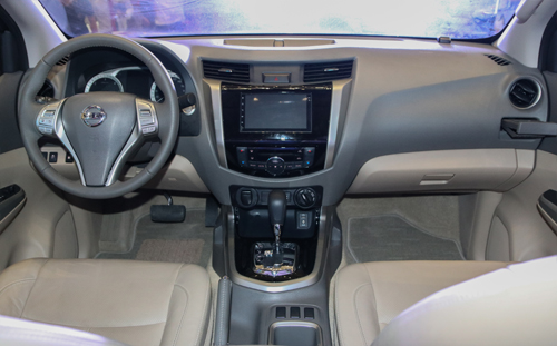 Hình ảnh bảng điều khiển trên Nissan Navari 2017