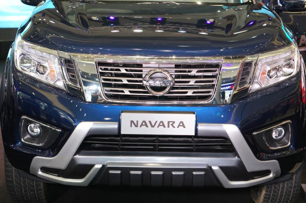 Ảnh Nissan Navara 2017 chụp từ trước