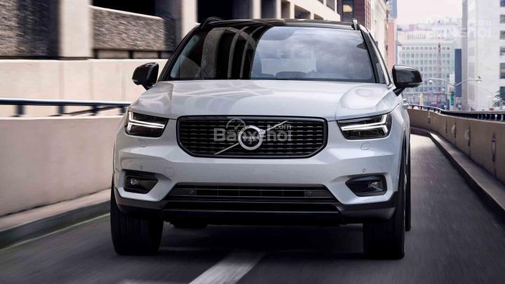 Đánh giá xe Volvo XC40 2018 về thiết kế đầu xe: Thiết kế đầu xe thể thao, khỏe khoắn