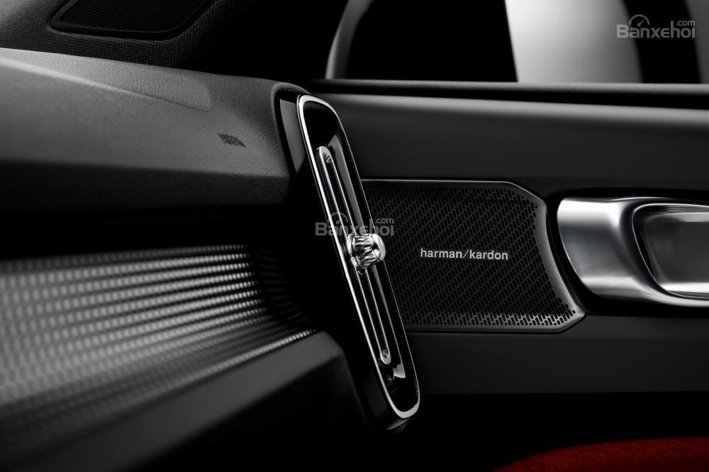 Đánh giá xe Volvo XC40 2018 về tiện nghi: Hệ thống âm thanh Harmon Kardon 13 loa