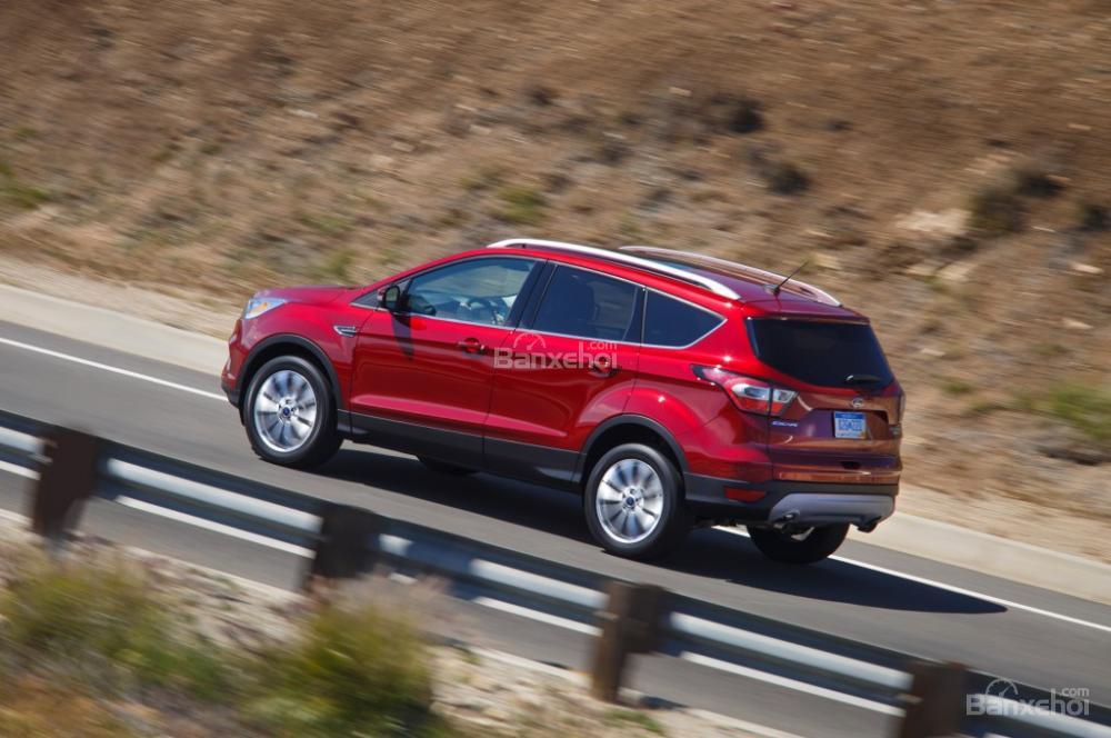Hệ thống ghế ngồi trên Ford Escape 2017 không thực sự thoải mái.