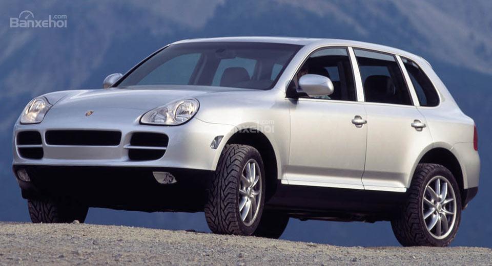 Hàng loạt xe Porsche Cayenne 2003-2006 bị triệu hồi tại Mỹ do lỗi rò rỉ nhiên liệu