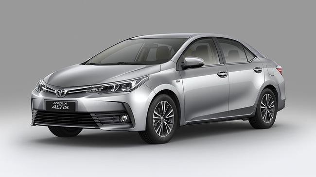 So sánh bản Toyota Corolla Altis 1.8 E thấp nhất và 2.0V Sport cao nhất.