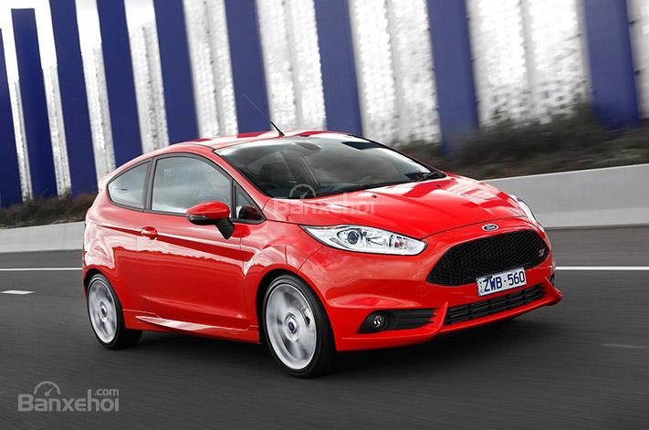 Mẫu xe cao cấp Ford Fiesta ST được trang bị hàng loạt tính năng hiệu suất