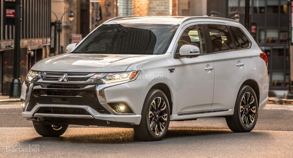 ô tô Mitsubishi Outlander PHEV 2018 màu bạc