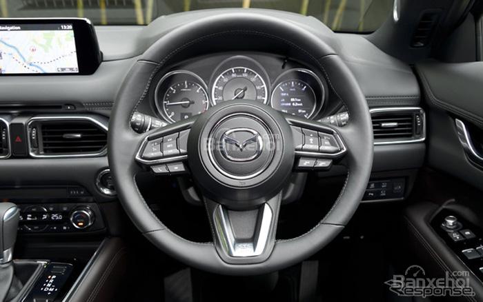 Đánh giá xe Mazda CX-8 2018 : Vô lăng có thiết kế khá thông thoáng và bọc da Nappa