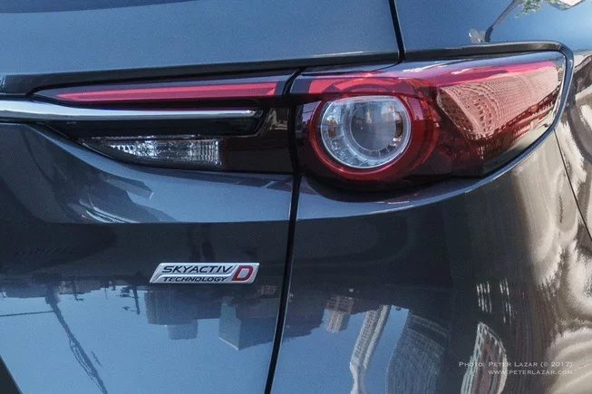 Đánh giá xe Mazda CX-8 2018 về thiết kế đuôi xe: Đèn hậu LED