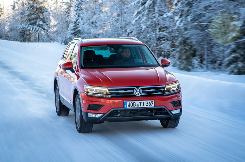 Volkswagen Golf bán nhiều nhất 8 tháng đầu năm ở châu Âu Volkswagen Tiguan màu đỏ nhìn từ phía trước