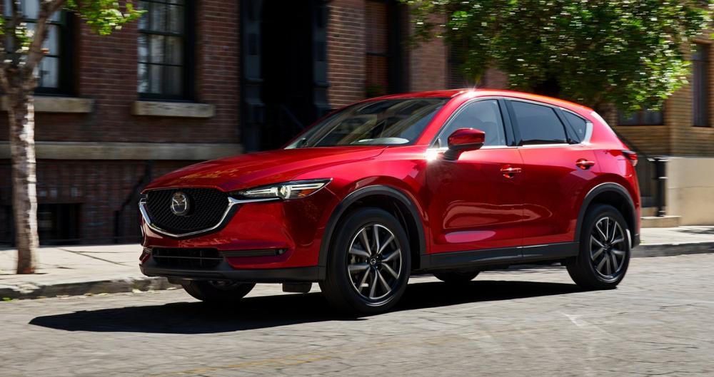 Mazda CX-5 2018 chụp bên sườn tại nước ngoài