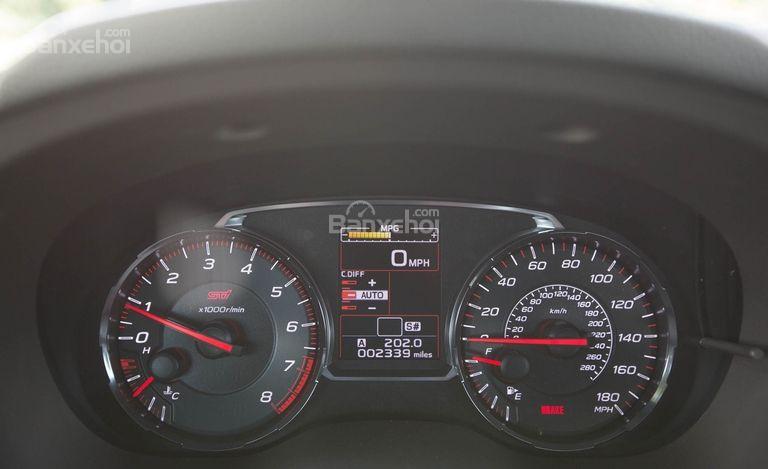 Đồng hồ lái trên Subaru WRX STI 2018