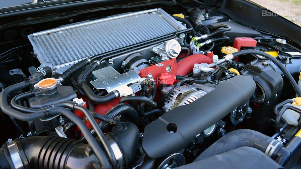  Subaru WRX STI 2018 sử dụng động cơ tăng áp 2.5L mạnh 305 mã lực.