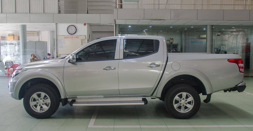 So sánh xe Nissan Navara và Mitsubishi Triton về thân xe 2