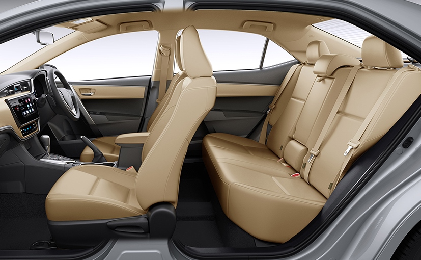 Ảnh chụp nội thất Toyota Corolla Altis 2017