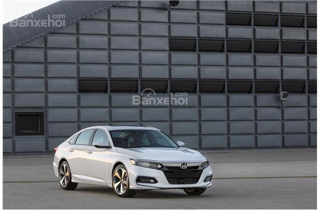 Honda Accord 2018 màu trắng góc phần tư thứ 4