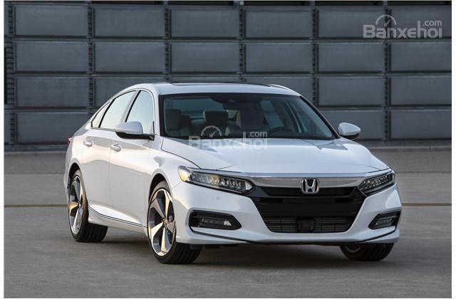 mặt trướ Honda Accord 2018 màu trắng