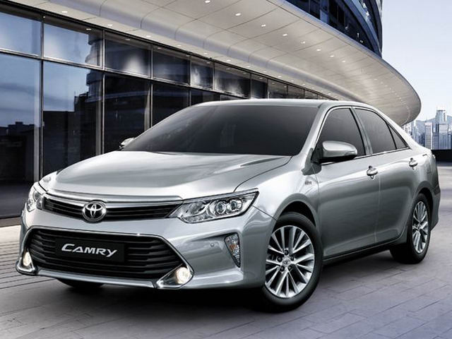 Toyota Camry 2017 mới giảm 50 triệu đồng ngày khi vừa trình làng.